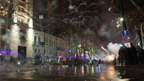 Что происходит в Грузии, где почти неделю не стихают протесты (видео)