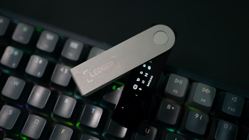 Пользователи кошельков Ledger требуют с компании $500 млн за утечку их данных