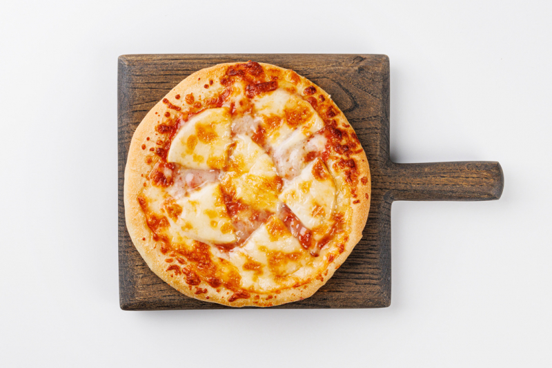 Пицца с ветчиной куриной и сыром (мини)